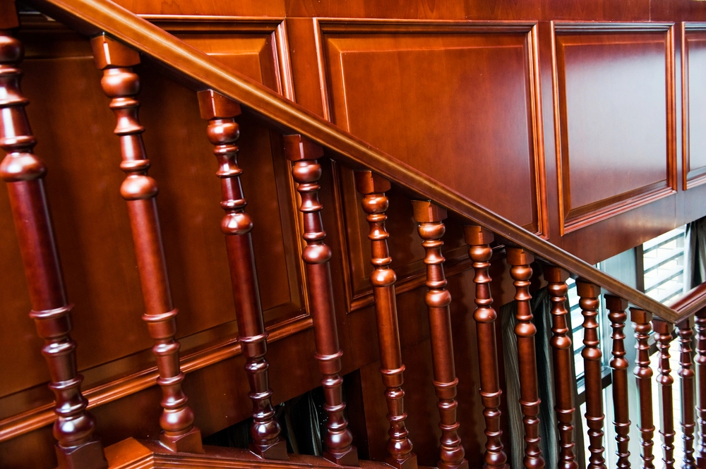 Balustros torneados de madera, escaleras.