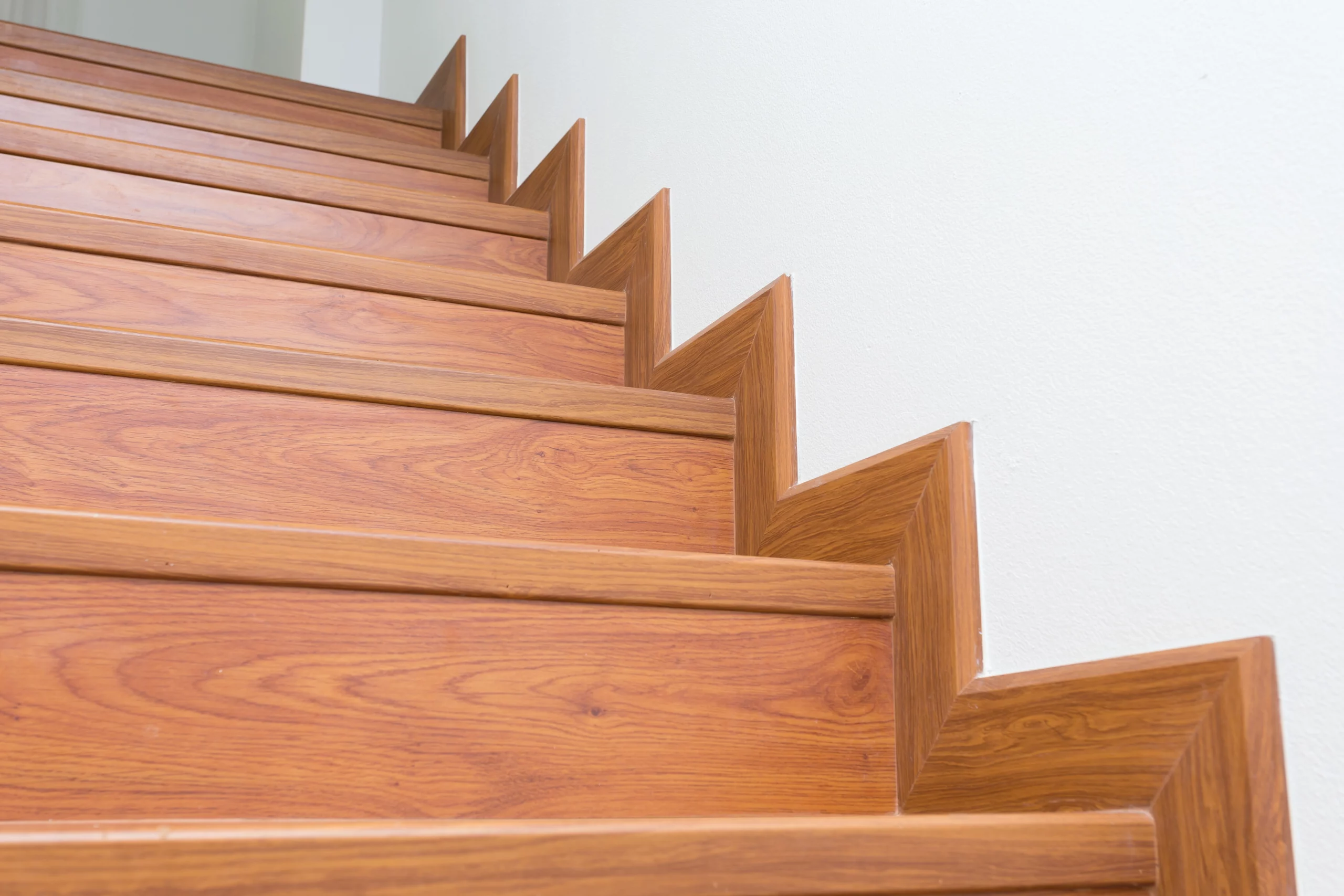 Revestimiento de escalera en madera