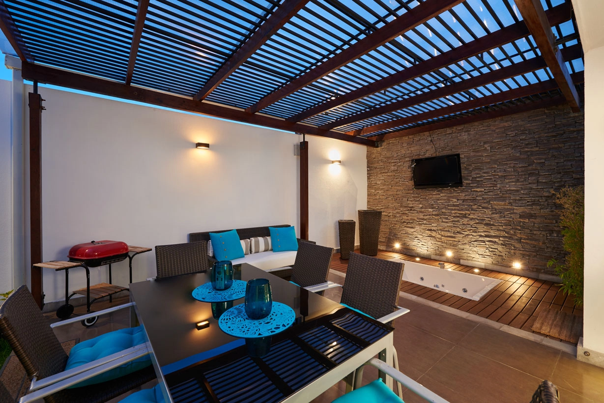 Pérgola y deck de madera
