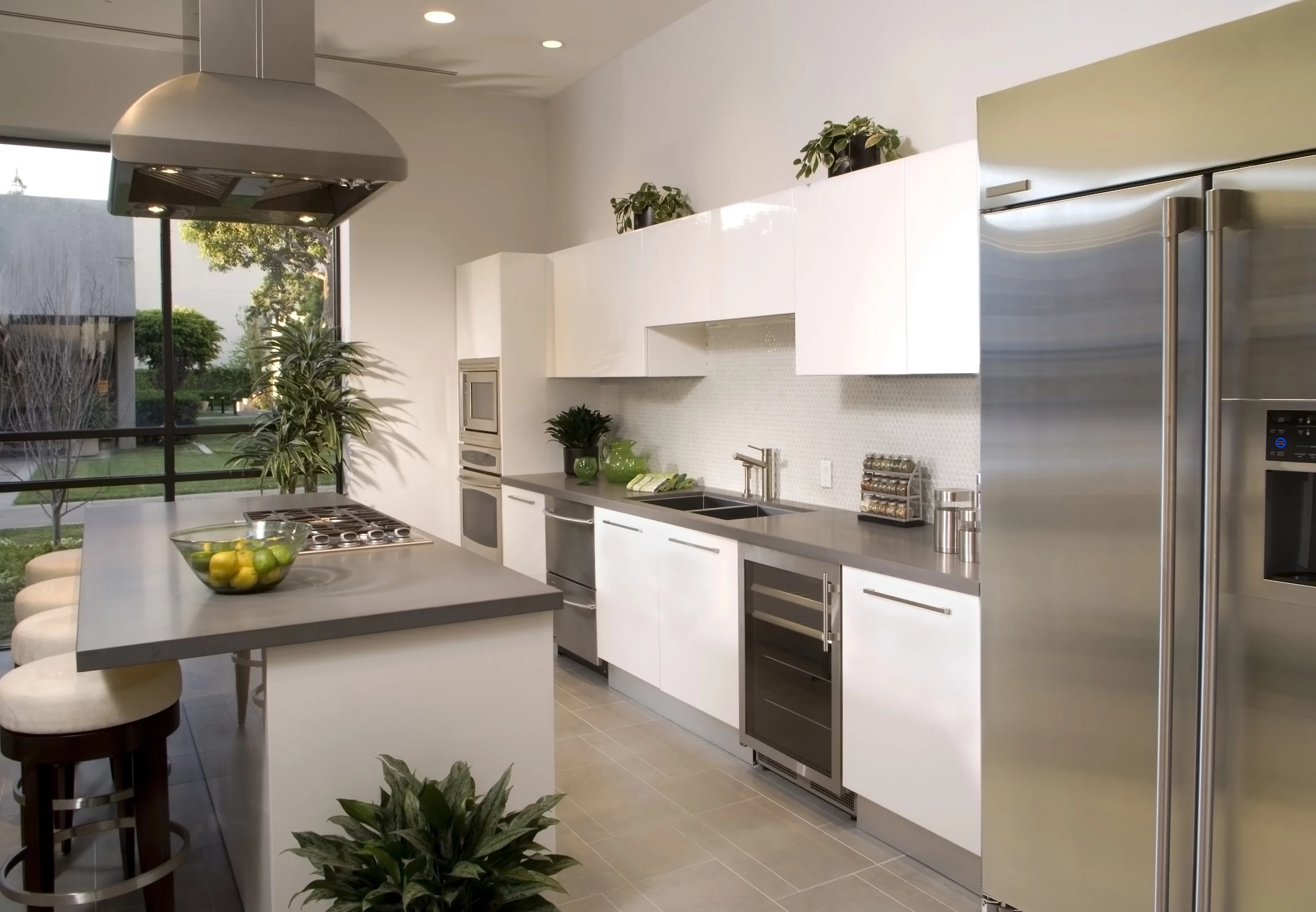 Mueble de cocina Rehau Rauvisio y tiradores Haffele